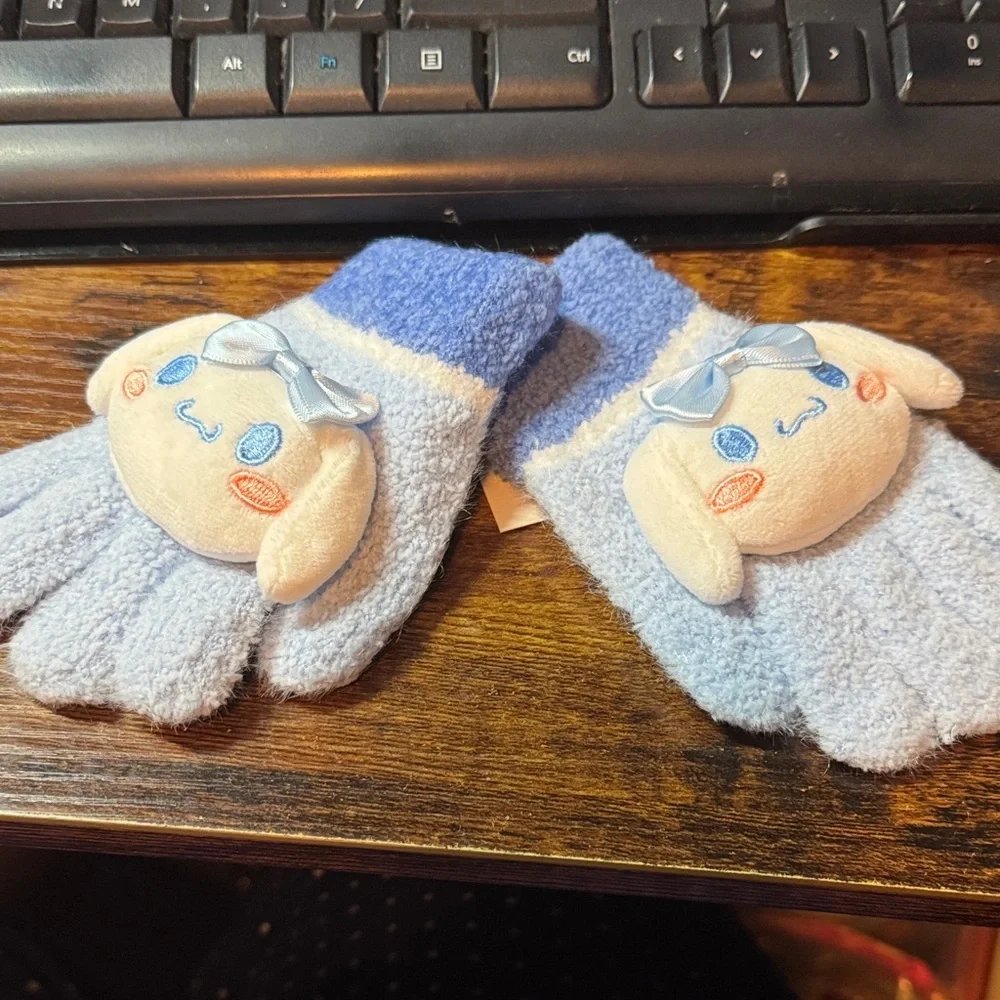 Cinnamorollo NWT Blue and Cream Kids Gloves